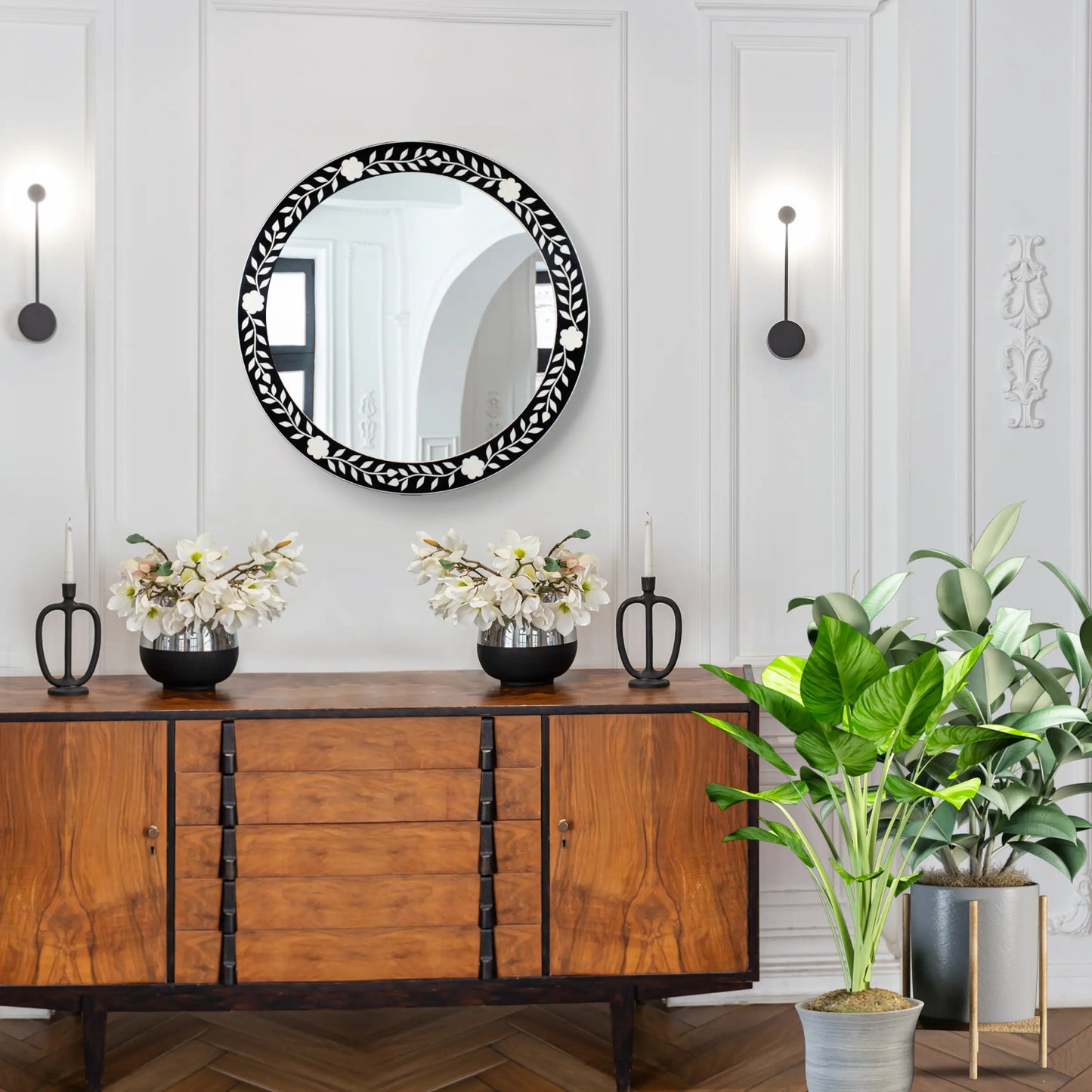 Bone Inlay Chaucer-Queen Round Wall Mirror, 28" Collection, Black and White