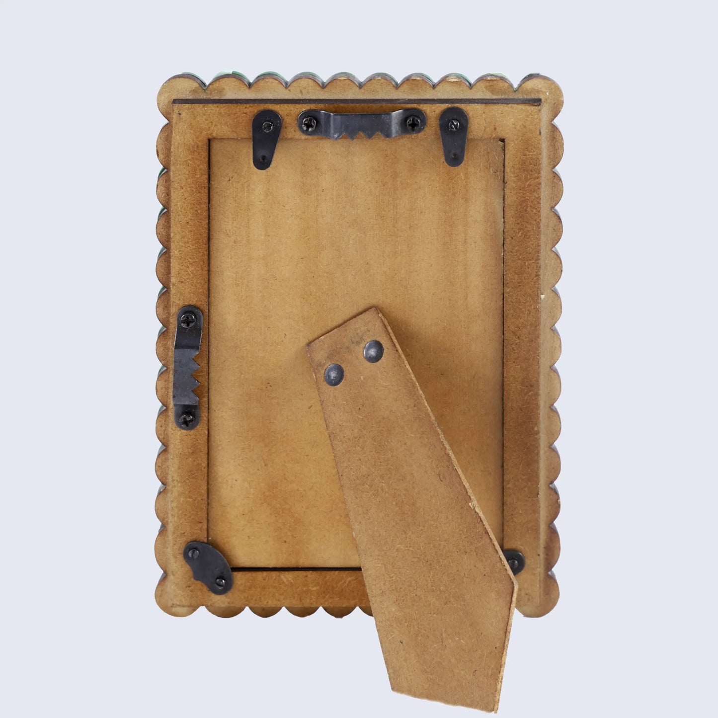 Handicrafts Home Chalet Collection 4x6, 5x7 Picture Frames, Handmade with Resin Inlay & Pine MDF Red, Green & Black Scalloped Frames Retail Ready & Giftable Home Decor